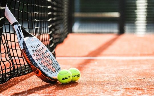 Comment faire du tennis chez soi ?