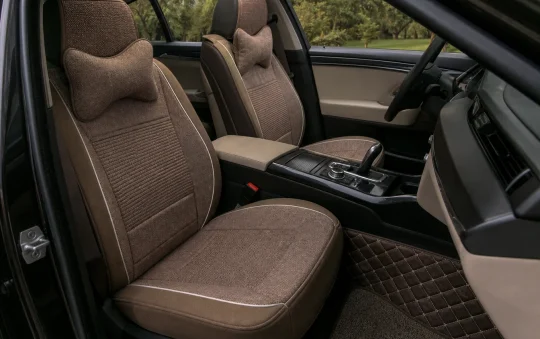 Protéger l&rsquo;intérieur de sa voiture au quotidien : coussins et tapis adaptés à tous les modèles